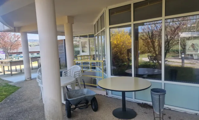 Spécialiste du lavage de vitres à Annecy, nous intervenons pour particuliers et entreprises. Travail soigné, devis gratuit.