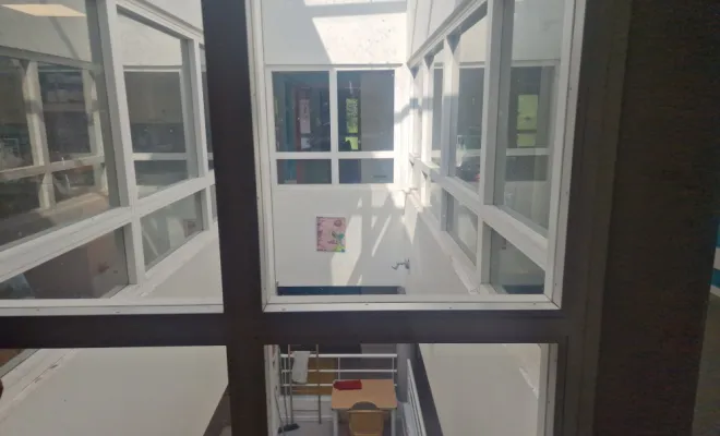 À Annecy et alentours, nous réalisons le nettoyage de vos vitres, fenêtres et vitrines avec un résultat impeccable.