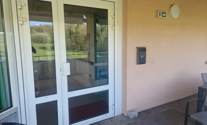 Des vitres propres et sans traces à Annecy ? Faites appel à un professionnel du nettoyage de surfaces vitrées. Devis gratuit.